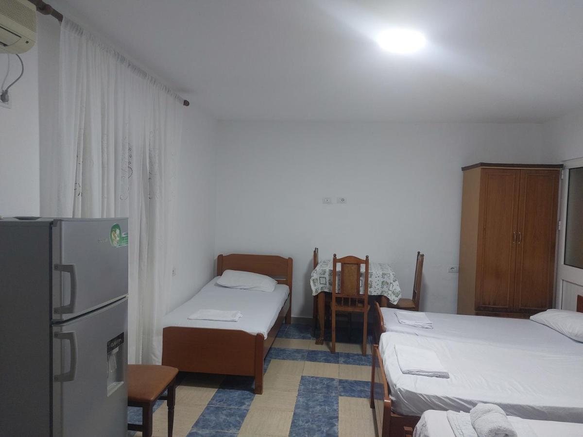 Vila Hyseni Durrës 外观 照片